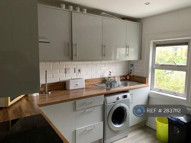 1 bedroom house share for rent