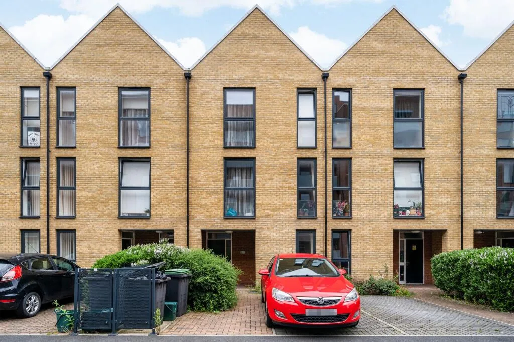 4 bedroom terraced house for rent
