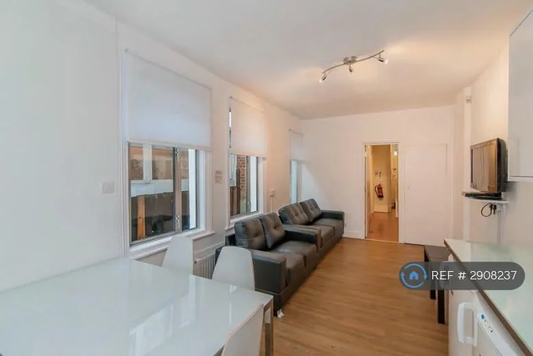 5 bedroom terraced house for rent