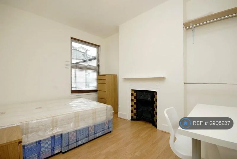 5 bedroom terraced house for rent