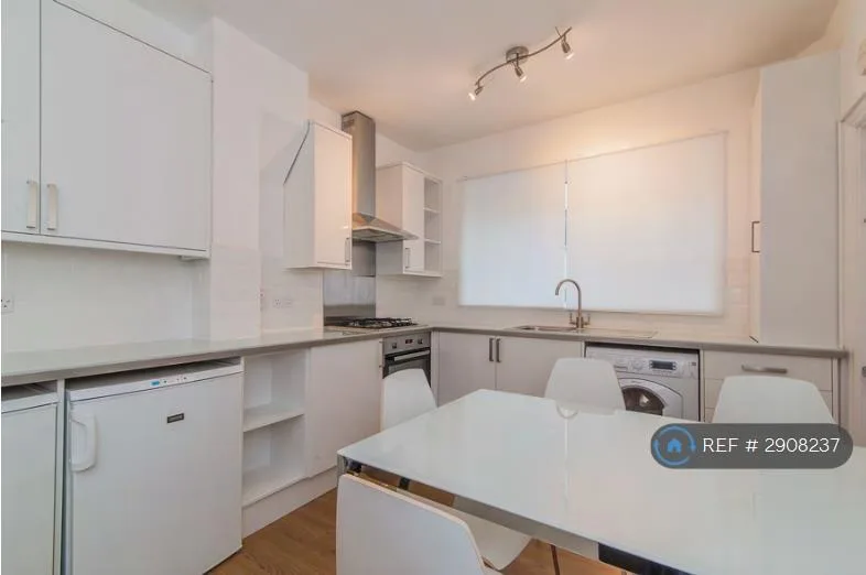 5 bedroom terraced house for rent