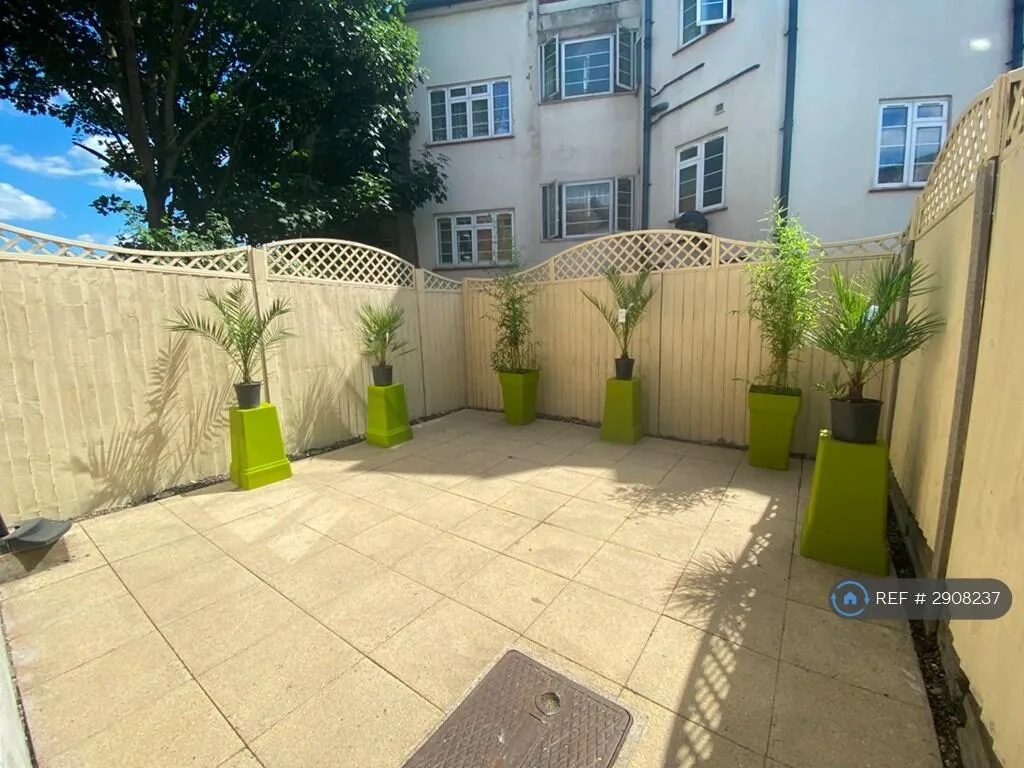 5 bedroom terraced house for rent