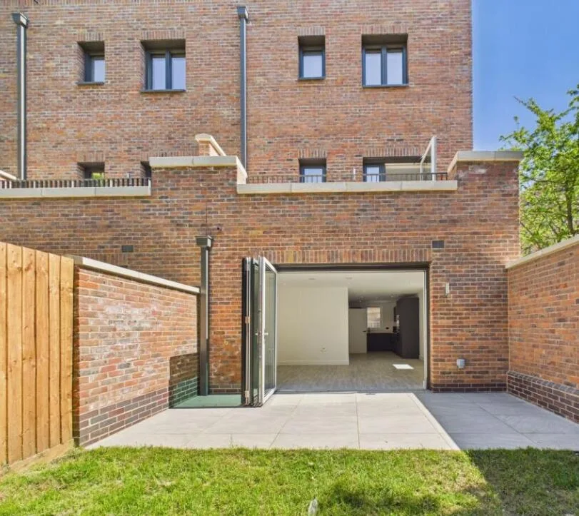 4 bedroom terraced house for rent