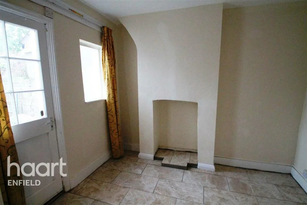 3 bedroom detached house for rent