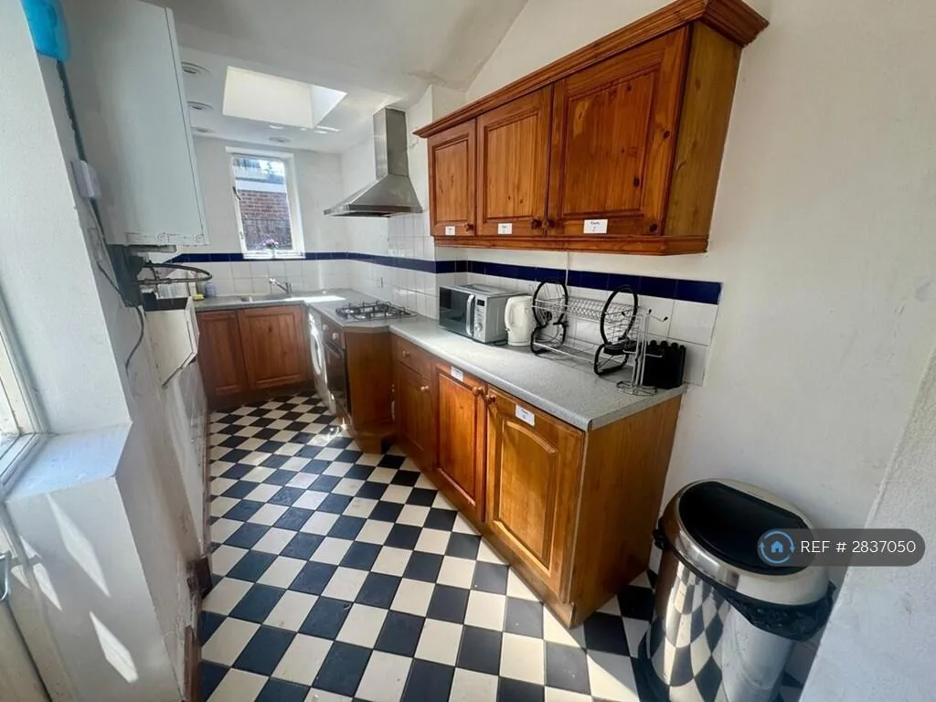 1 bedroom house share for rent