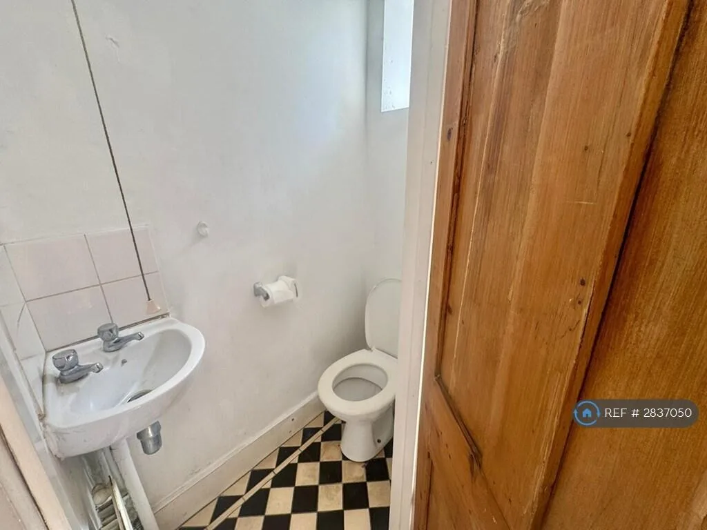 1 bedroom house share for rent