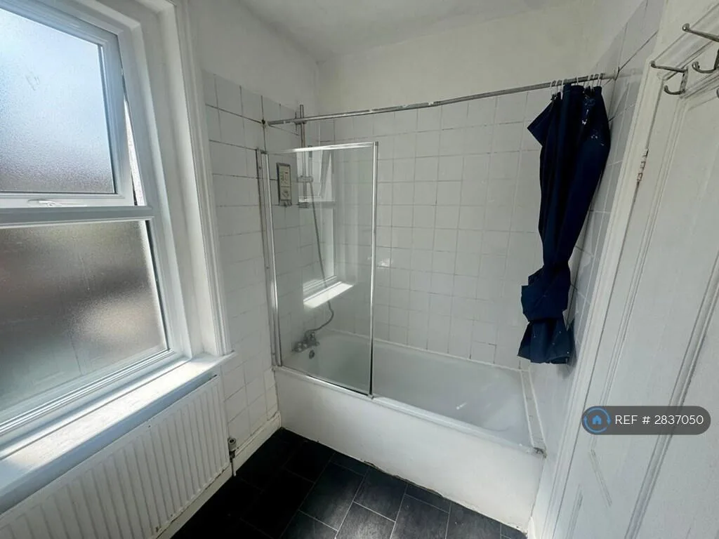 1 bedroom house share for rent