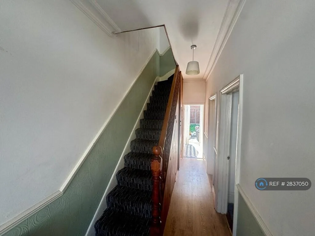 1 bedroom house share for rent