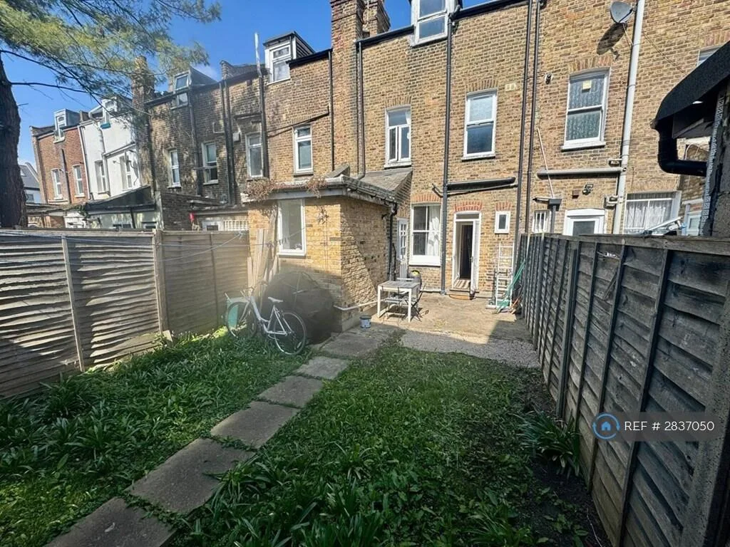 1 bedroom house share for rent