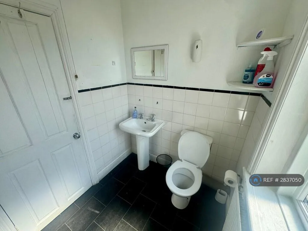 1 bedroom house share for rent