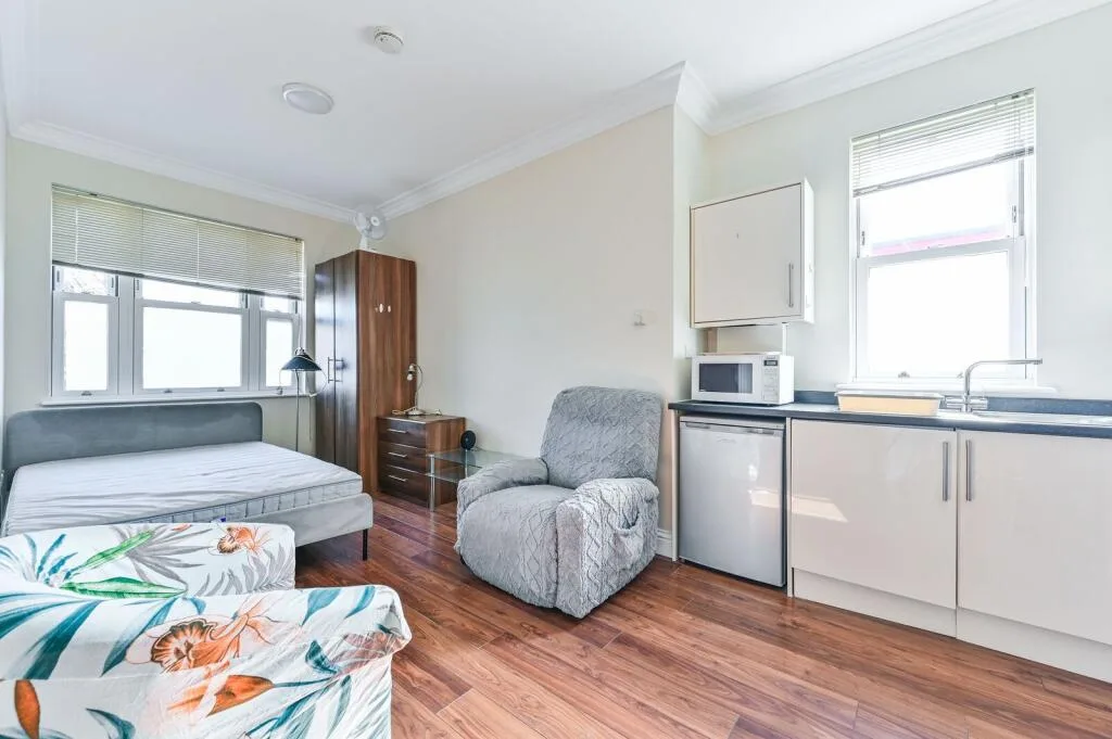 Studio flat for rent