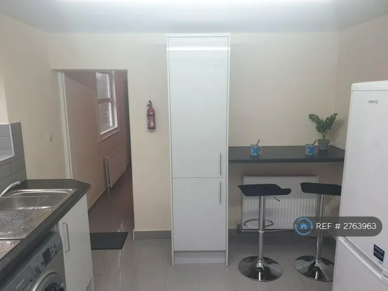 1 bedroom house share for rent