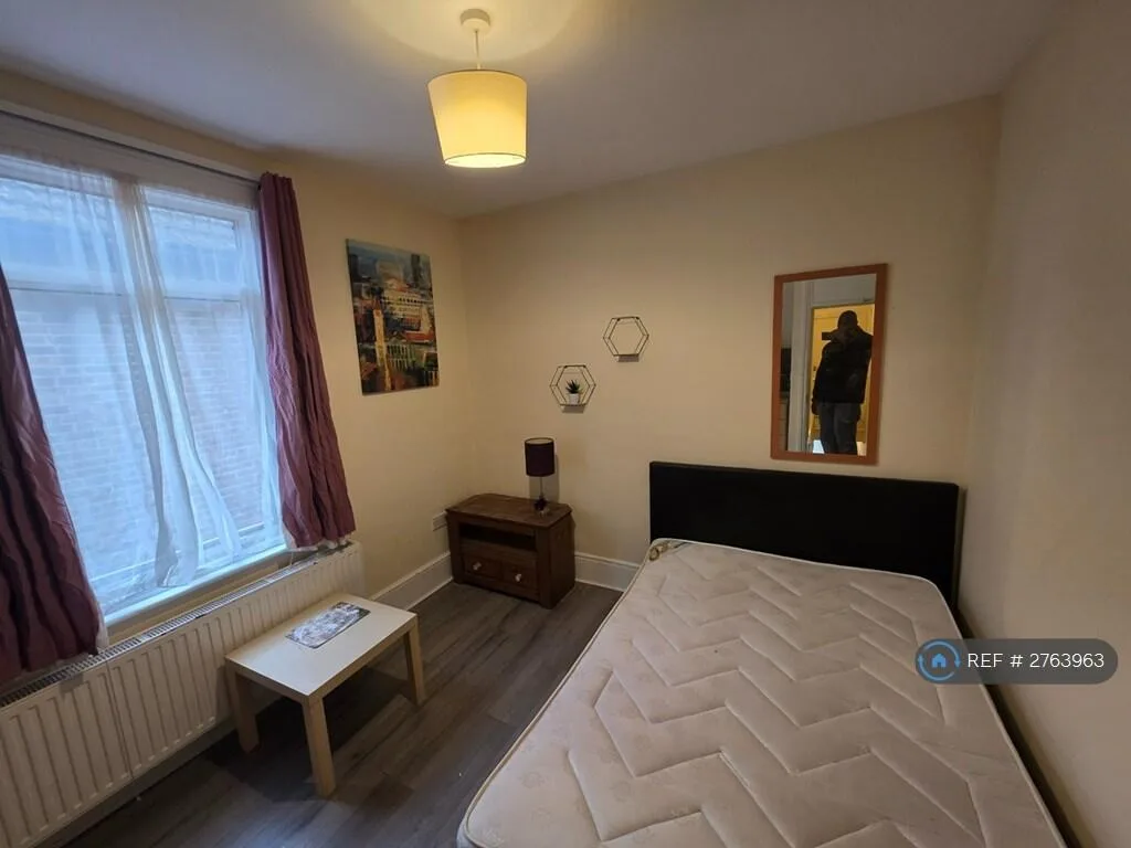 1 bedroom house share for rent
