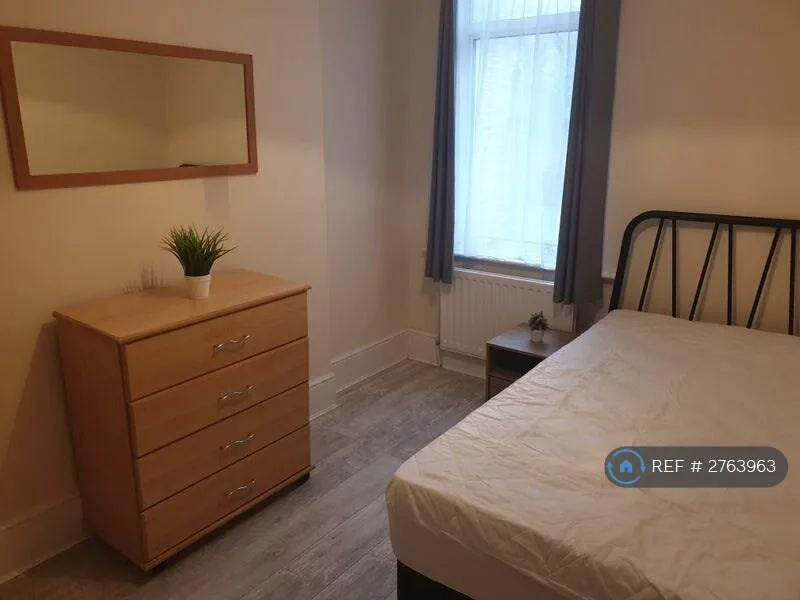 1 bedroom house share for rent