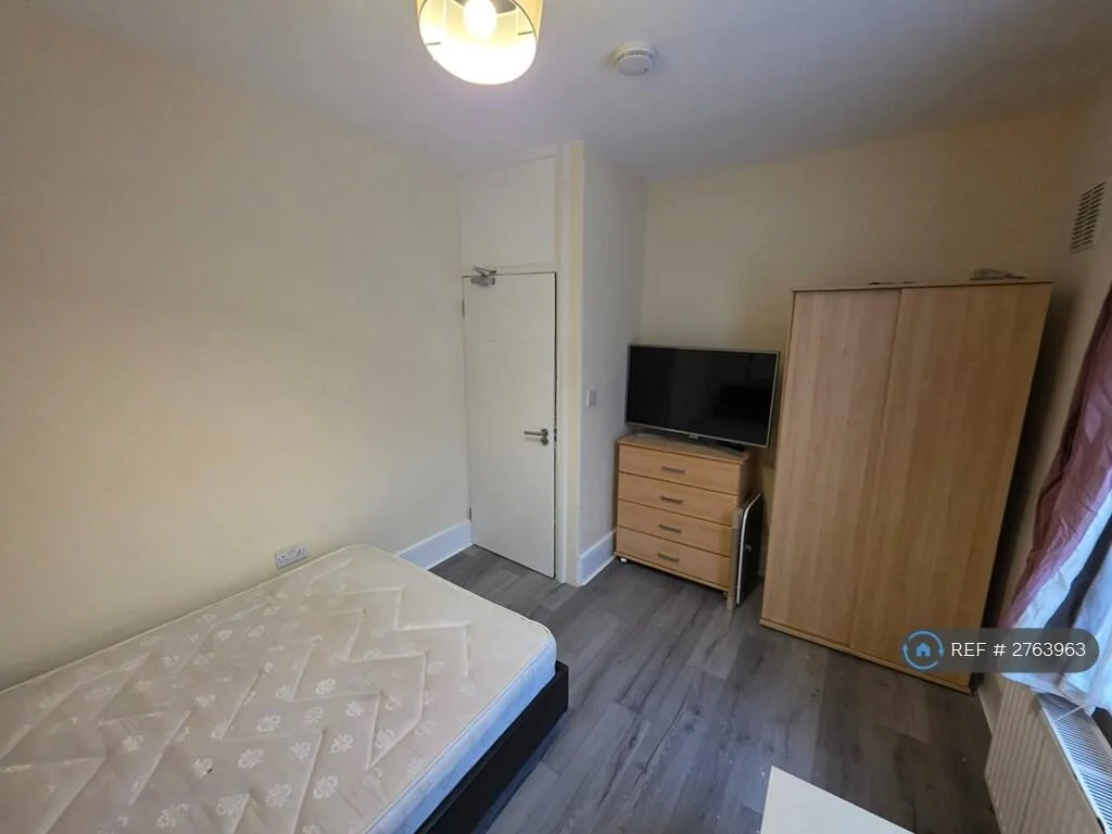 1 bedroom house share for rent