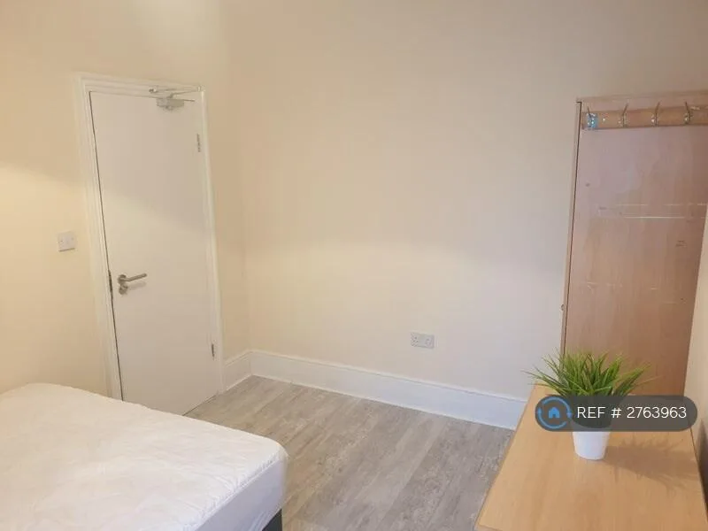 1 bedroom house share for rent