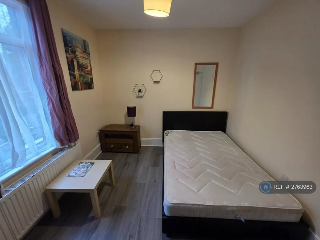 1 bedroom house share for rent