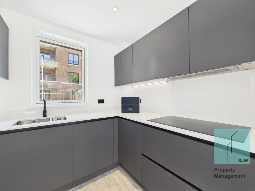 4 bedroom end of terrace house for rent