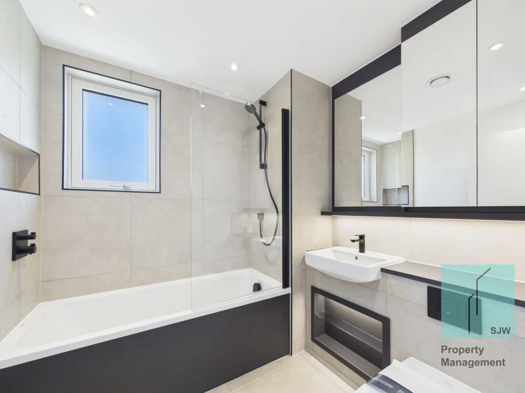 4 bedroom end of terrace house for rent
