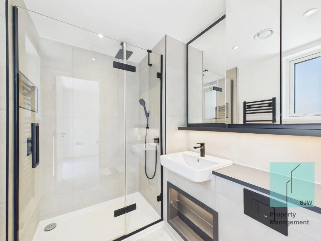 4 bedroom end of terrace house for rent