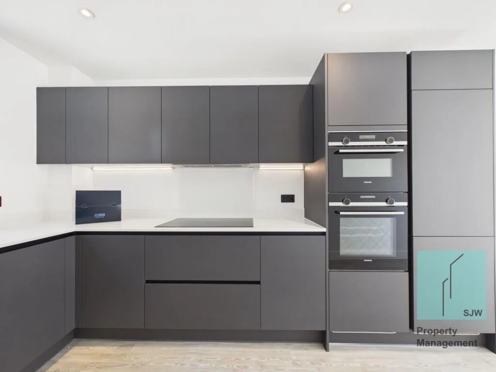 4 bedroom end of terrace house for rent