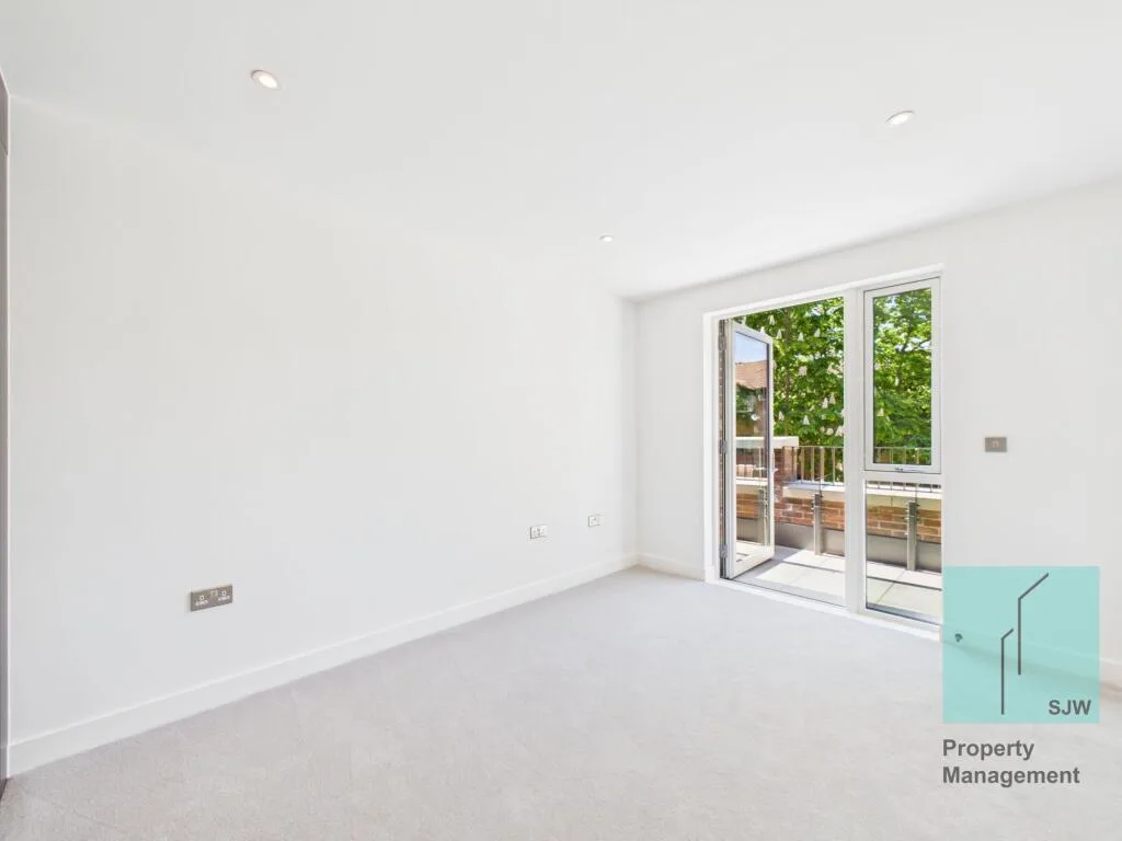 4 bedroom end of terrace house for rent