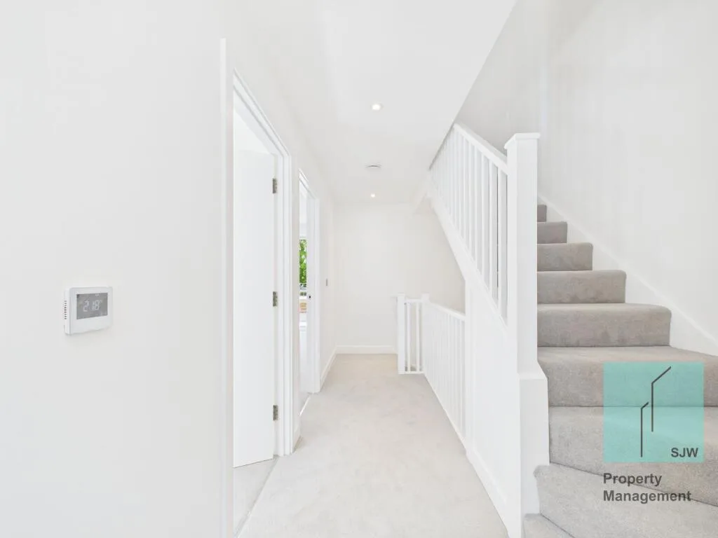 4 bedroom end of terrace house for rent