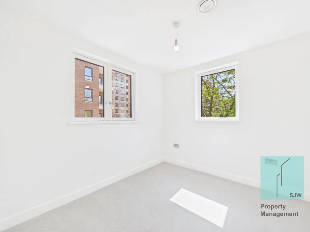 4 bedroom end of terrace house for rent