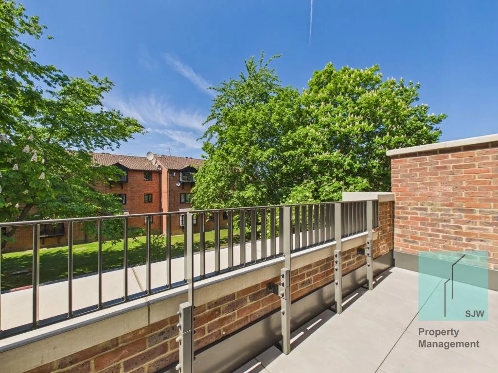 4 bedroom end of terrace house for rent