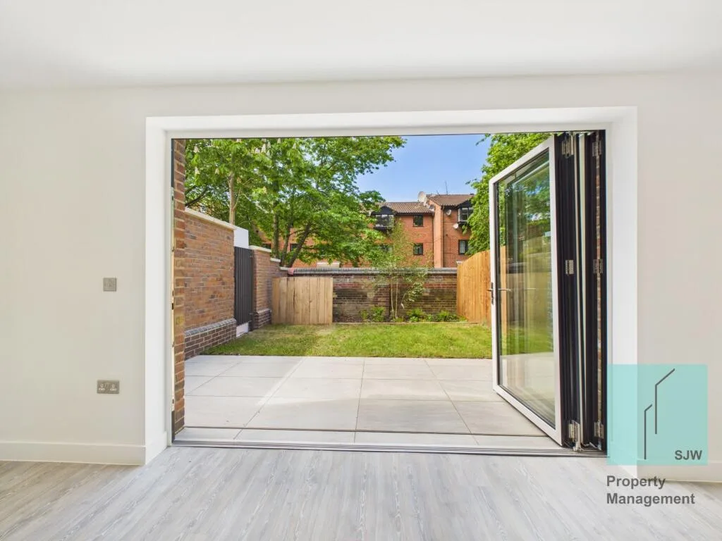 4 bedroom end of terrace house for rent