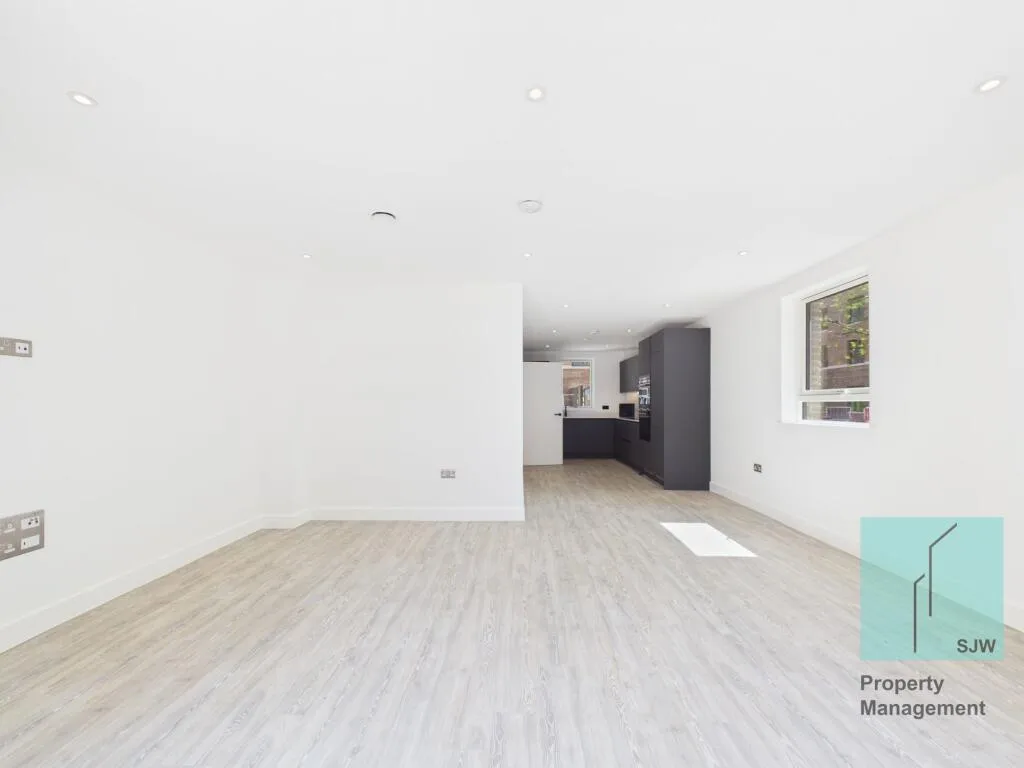 4 bedroom end of terrace house for rent