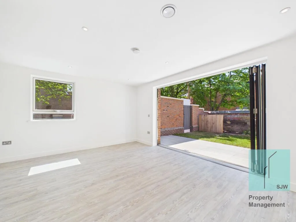 4 bedroom end of terrace house for rent