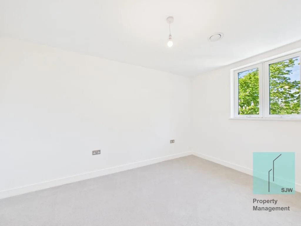 4 bedroom end of terrace house for rent