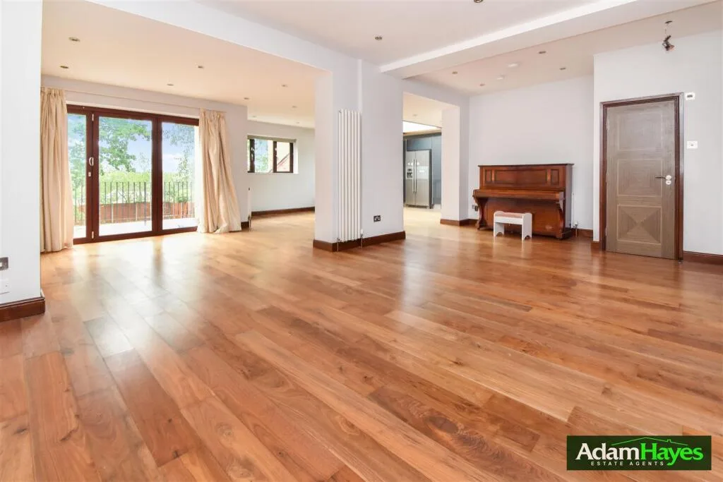 5 bedroom semi-detached house for rent