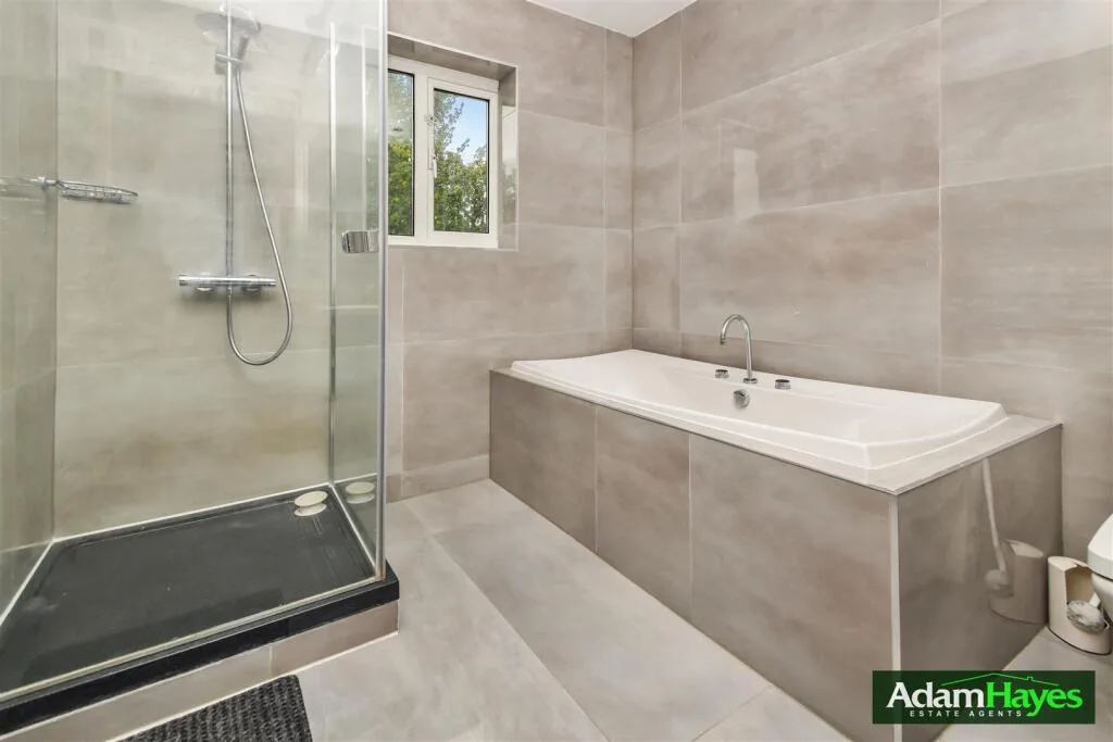 5 bedroom semi-detached house for rent