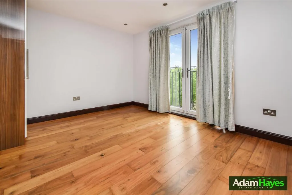 5 bedroom semi-detached house for rent