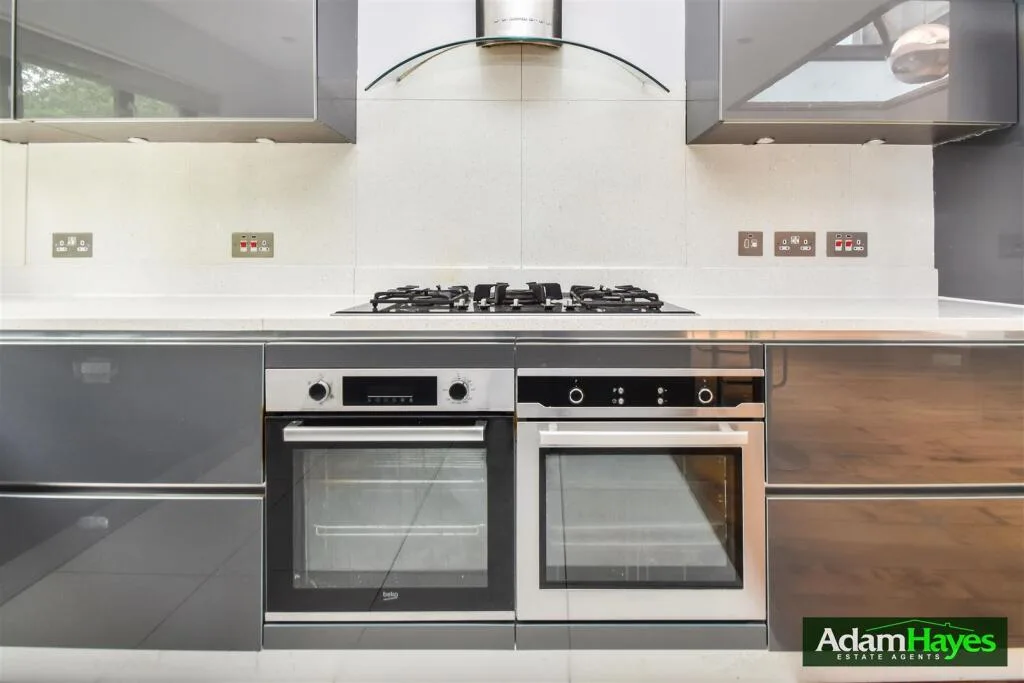 5 bedroom semi-detached house for rent