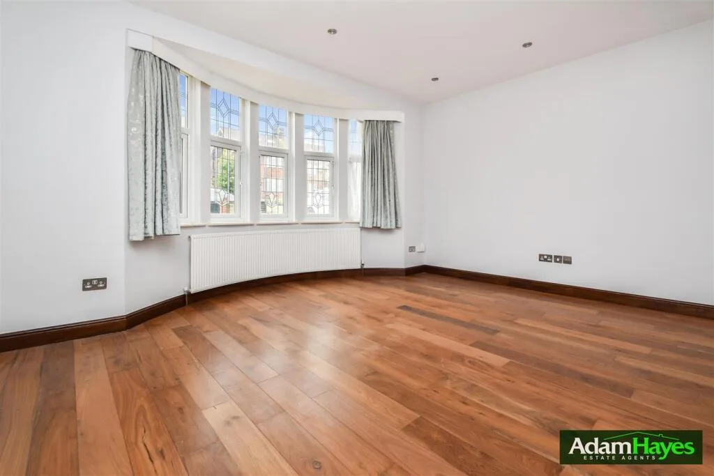 5 bedroom semi-detached house for rent