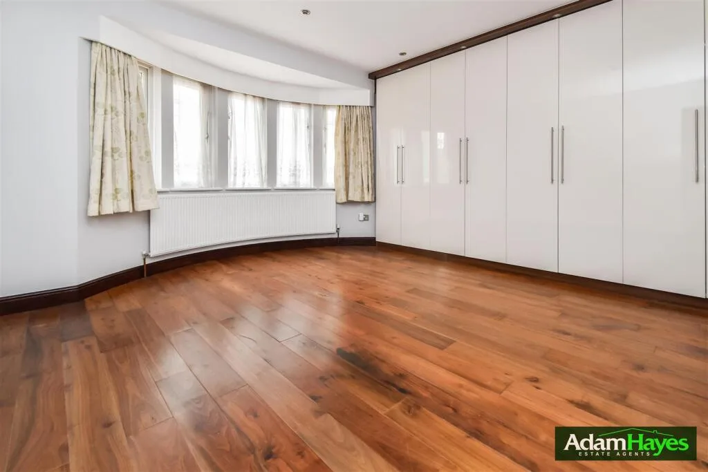 5 bedroom semi-detached house for rent