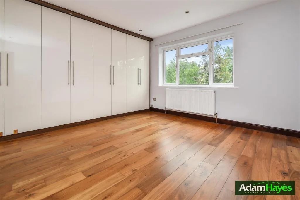 5 bedroom semi-detached house for rent