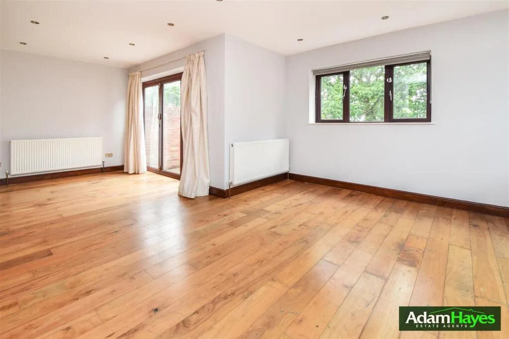 5 bedroom semi-detached house for rent