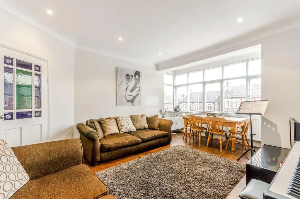 3 bedroom flat for rent