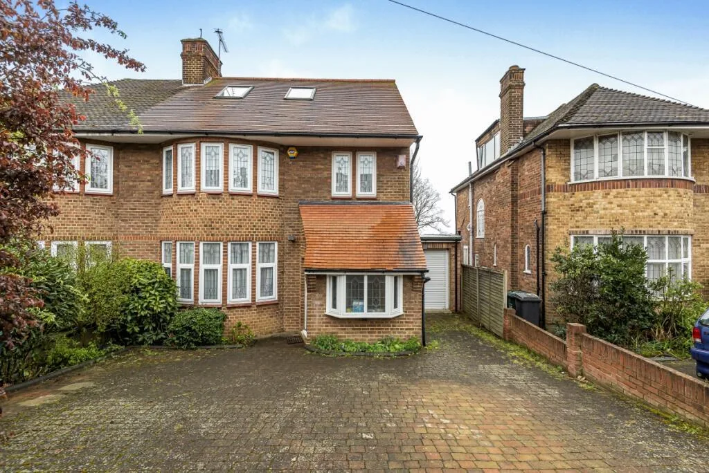 5 bedroom semi-detached house for rent