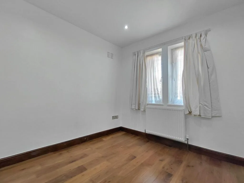 5 bedroom semi-detached house for rent