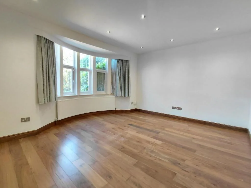 5 bedroom semi-detached house for rent