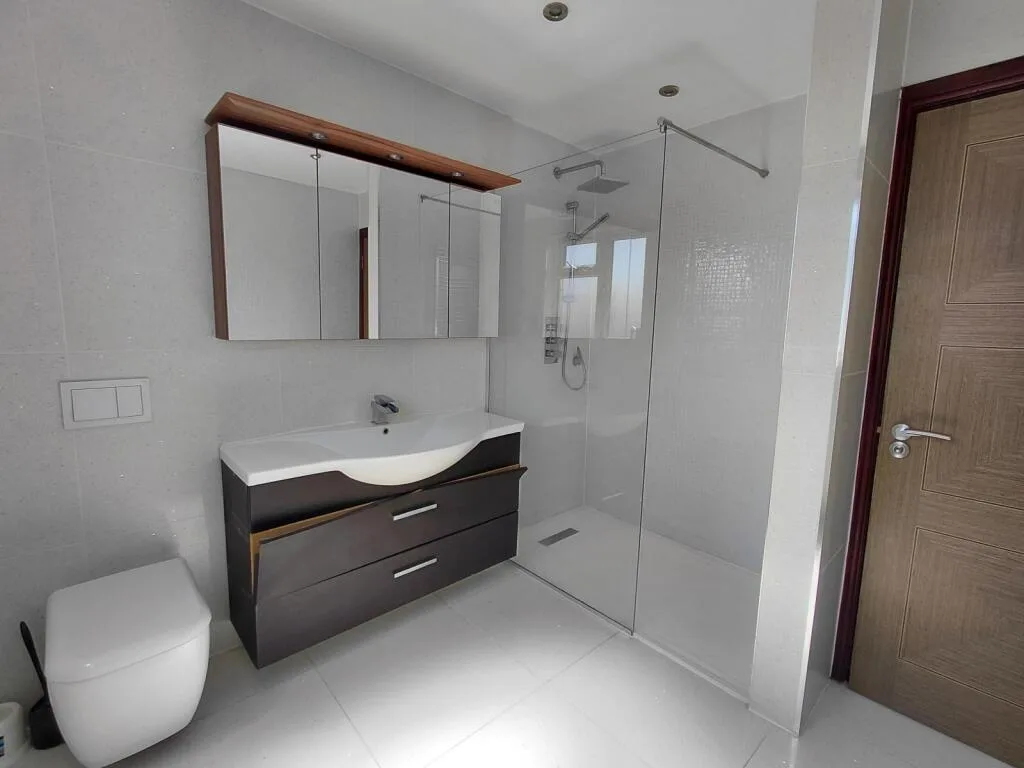 5 bedroom semi-detached house for rent