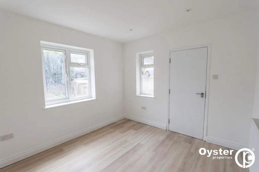 4 bedroom end of terrace house for rent