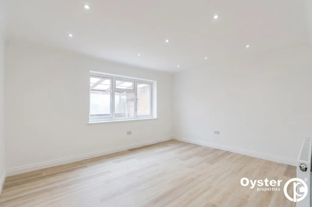 4 bedroom end of terrace house for rent