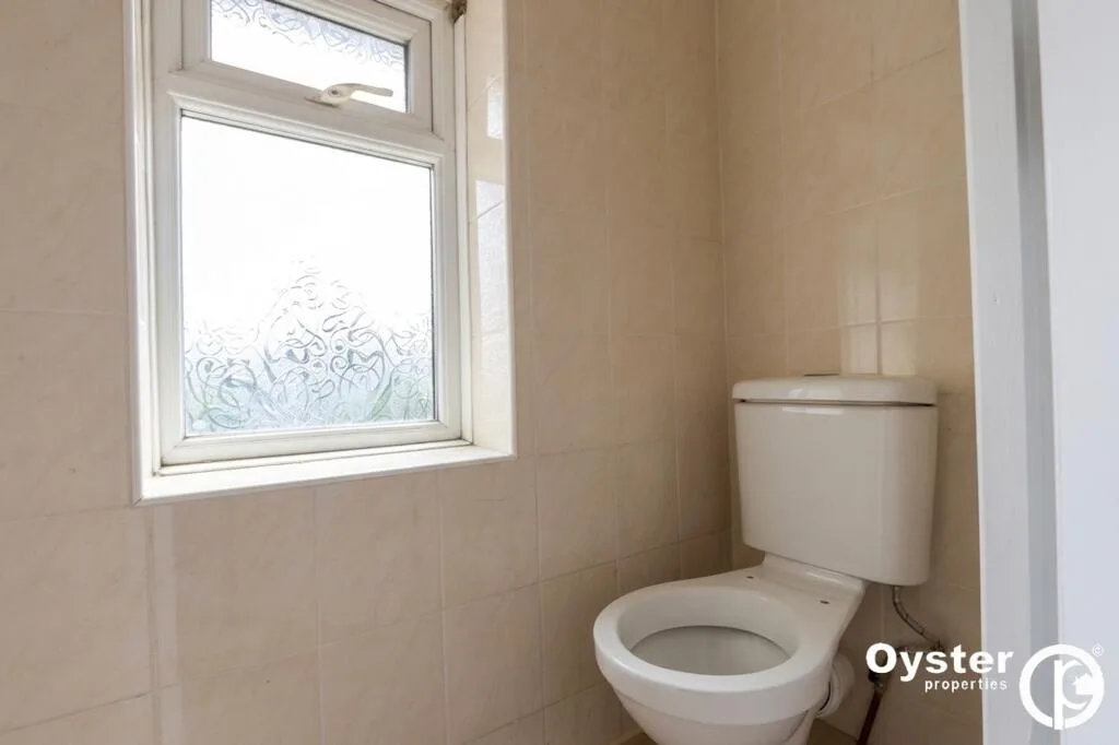 4 bedroom end of terrace house for rent