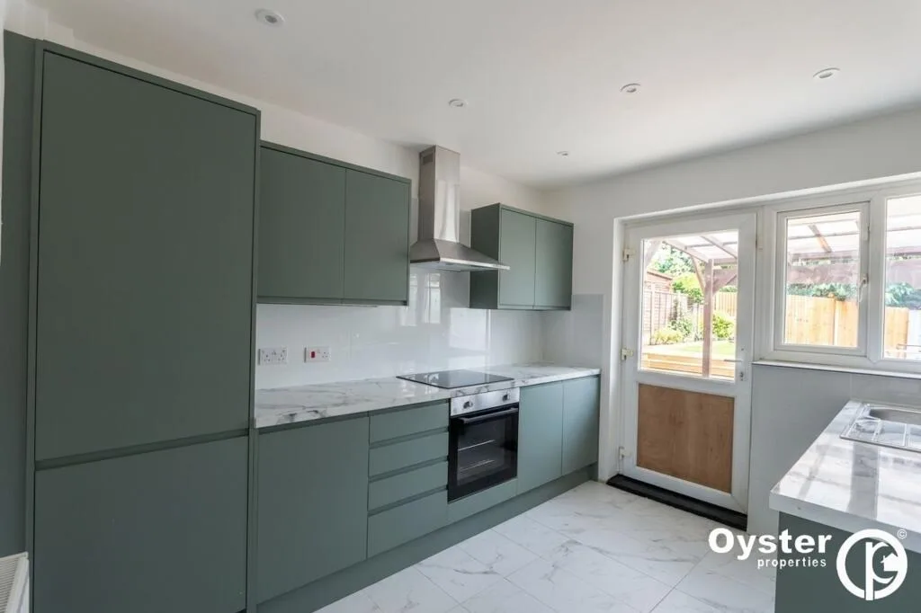 4 bedroom end of terrace house for rent